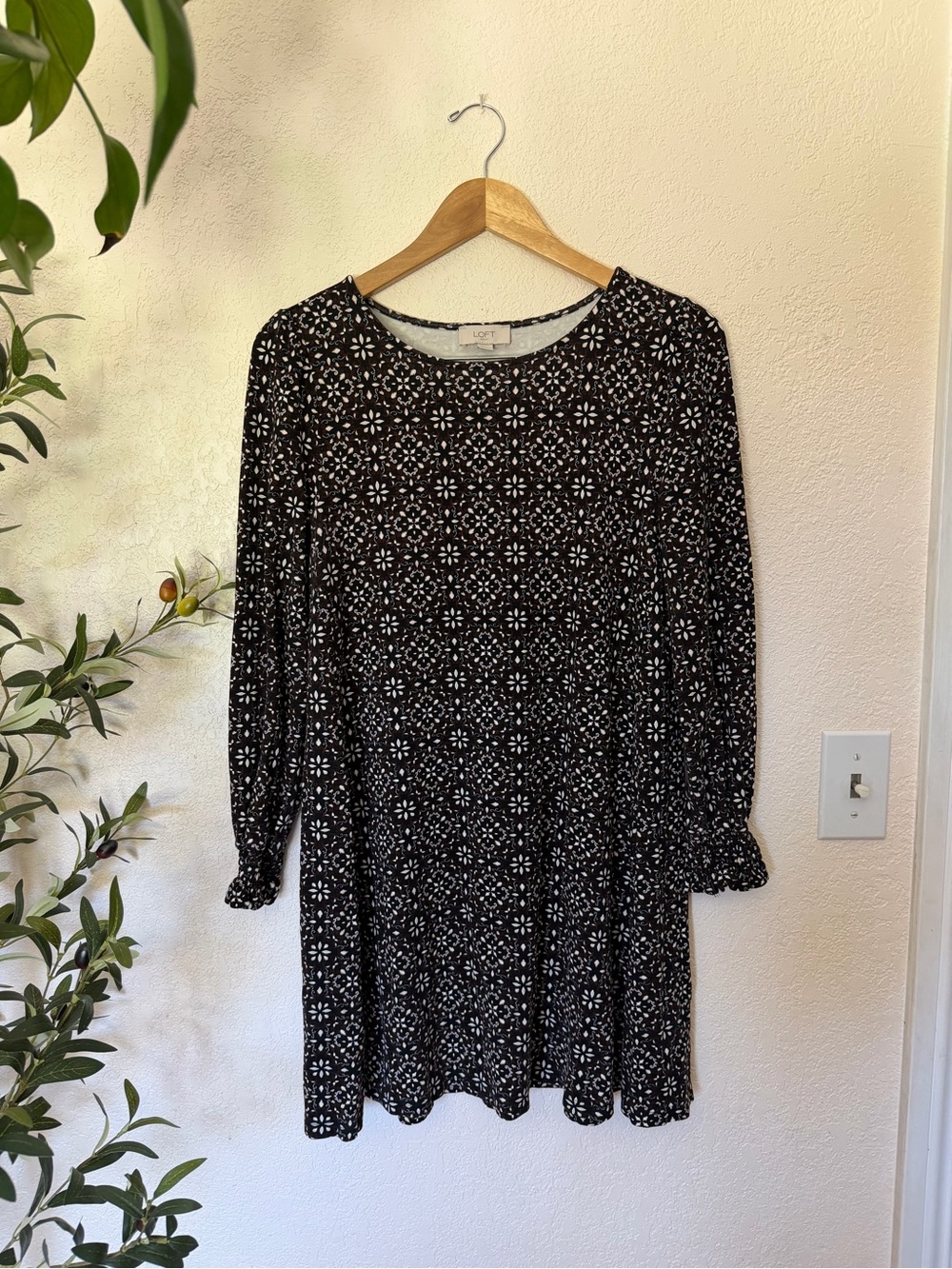 LOFT Black and White Floral-Patterned Tunic Top